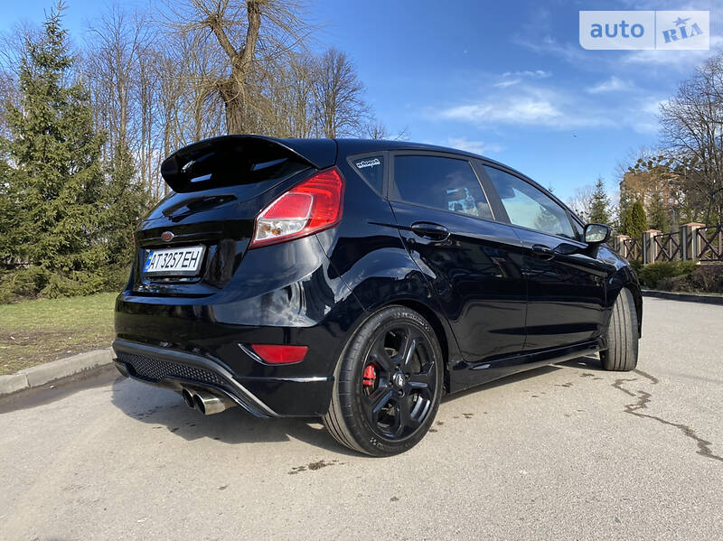 Хетчбек Ford Fiesta 2016 в Івано-Франківську