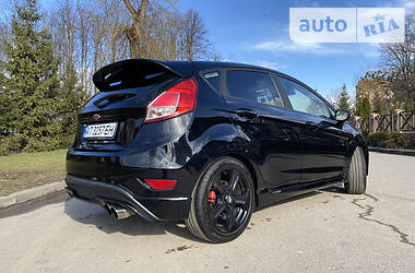 Хэтчбек Ford Fiesta 2016 в 
