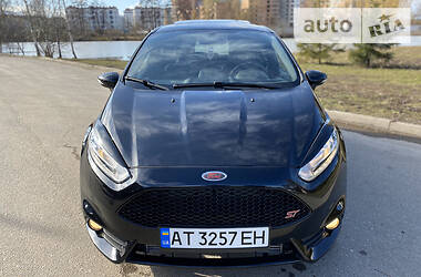 Хэтчбек Ford Fiesta 2016 в 