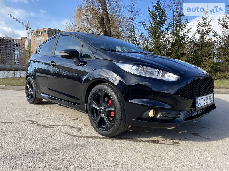 Хетчбек Ford Fiesta 2016 в Івано-Франківську
