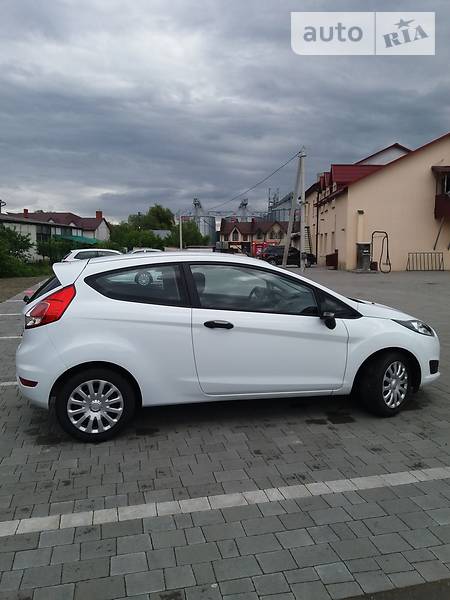 Хэтчбек Ford Fiesta 2015 в Бродах
