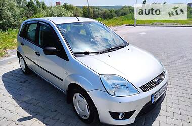 Хетчбек Ford Fiesta 2005 в 