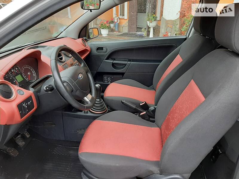 Хетчбек Ford Fiesta 2008 в Самборі