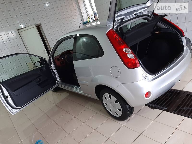 Хетчбек Ford Fiesta 2008 в Самборі