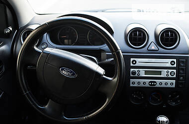 Хэтчбек Ford Fiesta 2003 в Чернигове