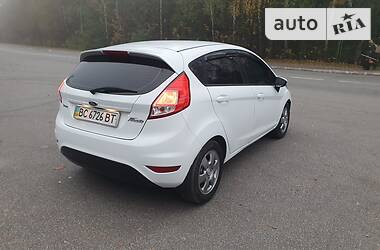 Хэтчбек Ford Fiesta 2015 в Трускавце