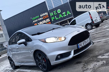 Хэтчбек Ford Fiesta 2015 в 