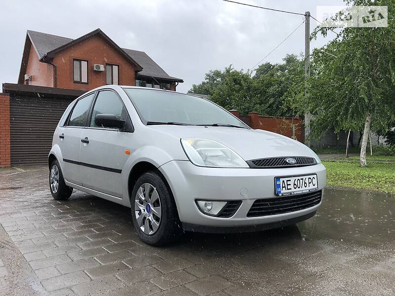 Хэтчбек Ford Fiesta 2004 в Днепре