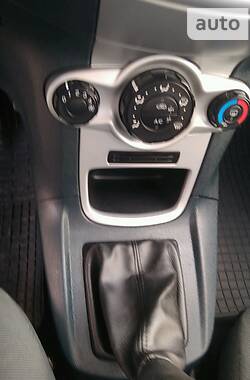 Хэтчбек Ford Fiesta 2012 в 