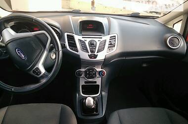 Хэтчбек Ford Fiesta 2012 в 