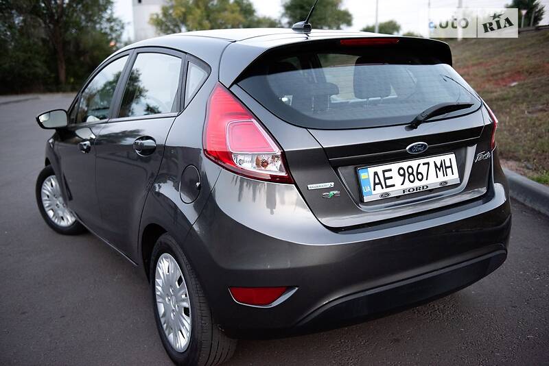 Хэтчбек Ford Fiesta 2015 в Кривом Роге