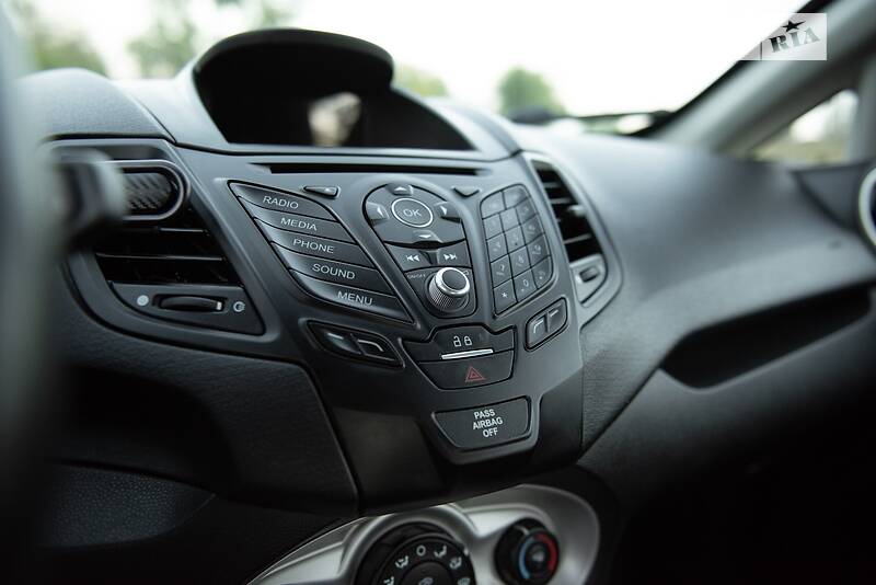 Хэтчбек Ford Fiesta 2015 в Кривом Роге
