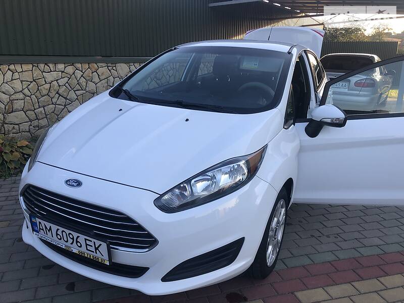 Седан Ford Fiesta 2015 в Хмельницком