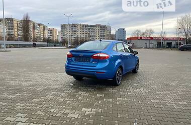 Седан Ford Fiesta 2017 в Черновцах