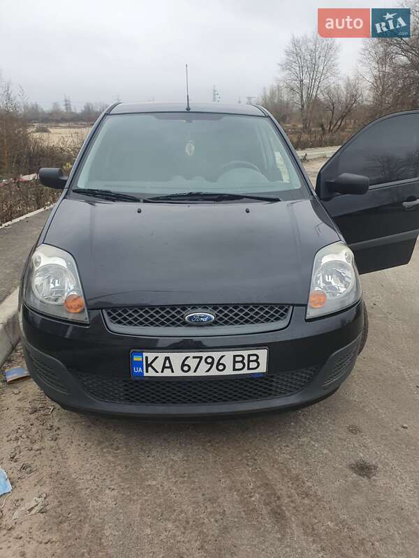 Хэтчбек Ford Fiesta 2008 в Киеве