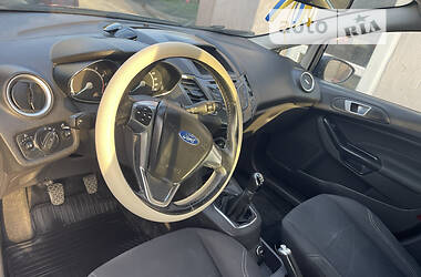 Хетчбек Ford Fiesta 2015 в Кам'янському