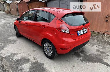 Хэтчбек Ford Fiesta 2015 в Киеве