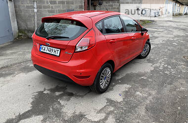 Хэтчбек Ford Fiesta 2015 в Киеве