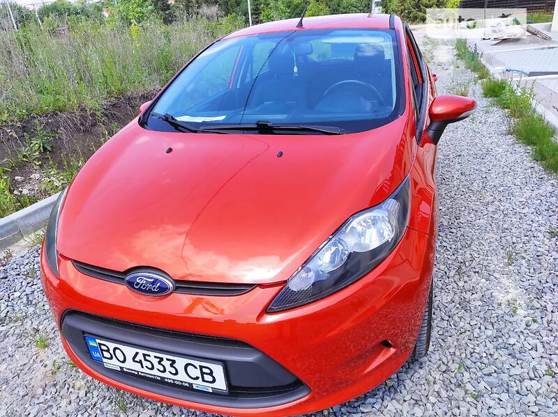 Хэтчбек Ford Fiesta 2012 в 