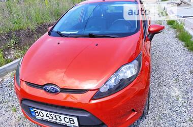 Хэтчбек Ford Fiesta 2012 в 