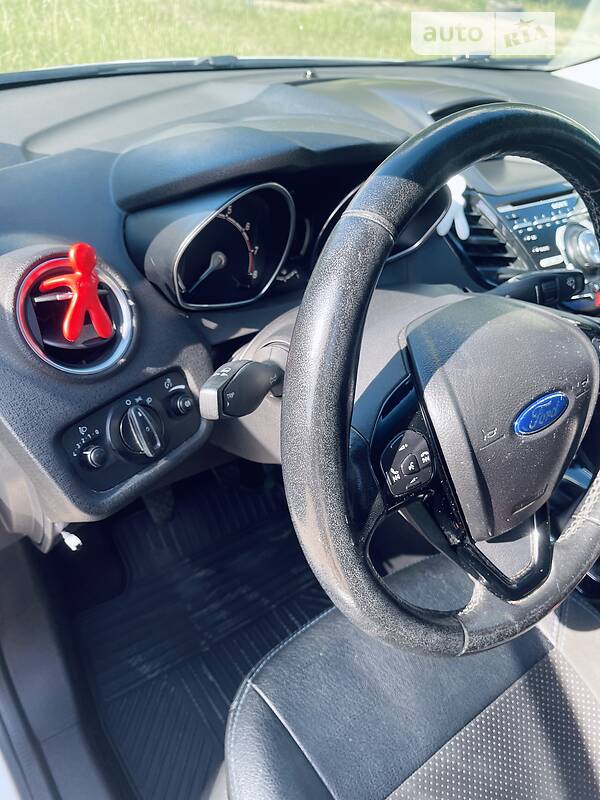 Хэтчбек Ford Fiesta 2013 в Ужгороде