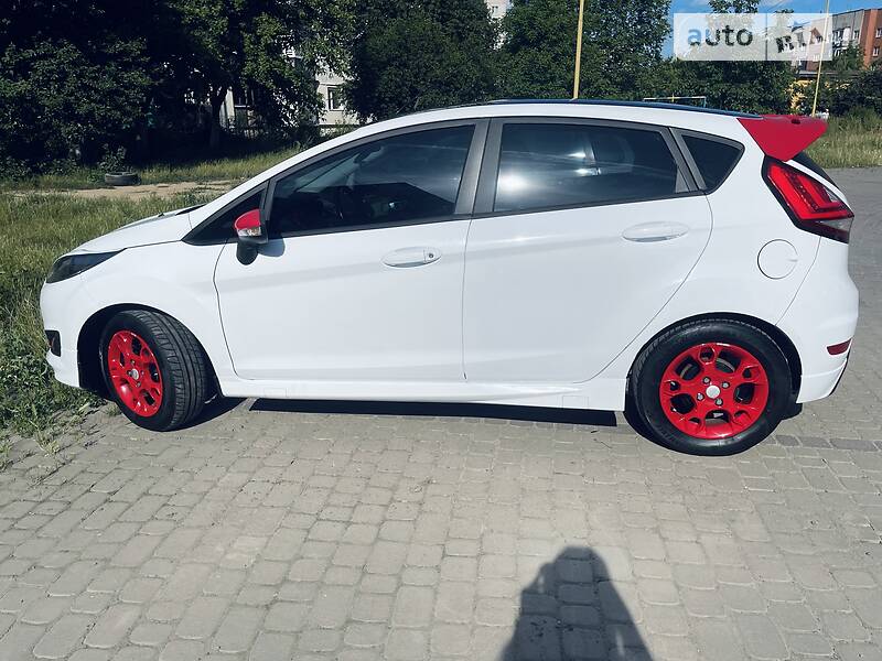 Хэтчбек Ford Fiesta 2013 в Ужгороде