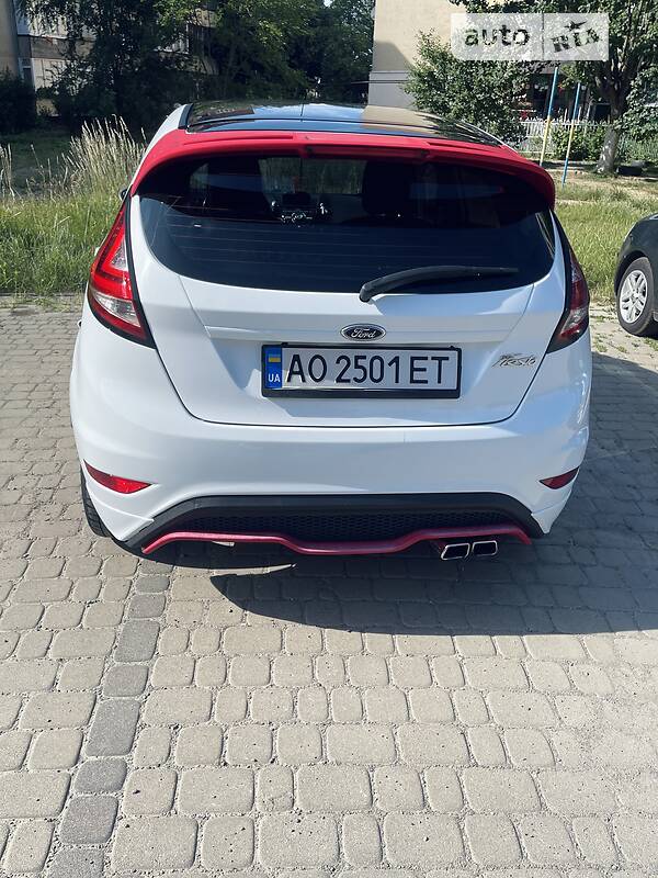 Хэтчбек Ford Fiesta 2013 в Ужгороде