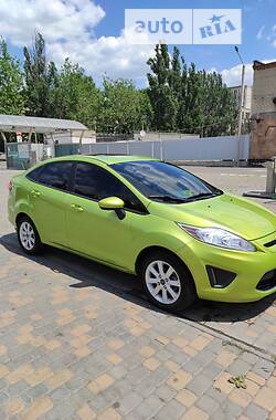 Седан Ford Fiesta 2010 в Николаеве