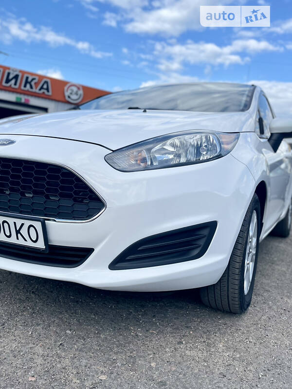 Седан Ford Fiesta 2016 в Києві