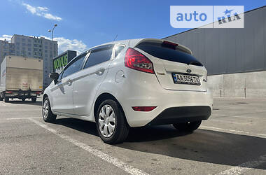 Хэтчбек Ford Fiesta 2012 в Киеве