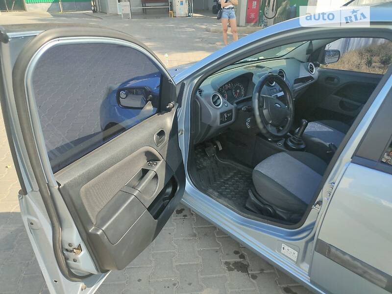 Хэтчбек Ford Fiesta 2005 в Одессе