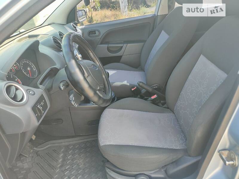 Хэтчбек Ford Fiesta 2005 в Одессе