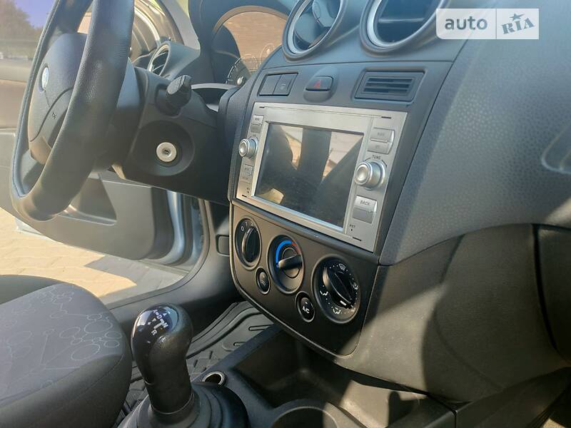 Хэтчбек Ford Fiesta 2005 в Одессе