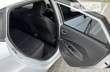 Хэтчбек Ford Fiesta 2017 в 