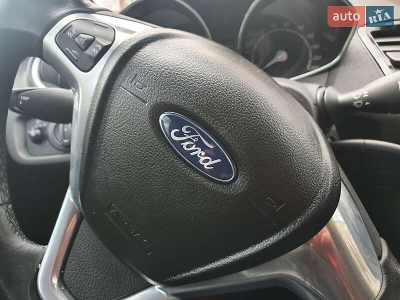 Хэтчбек Ford Fiesta 2013 в Нежине