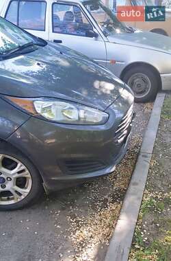 Седан Ford Fiesta 2015 в Днепре