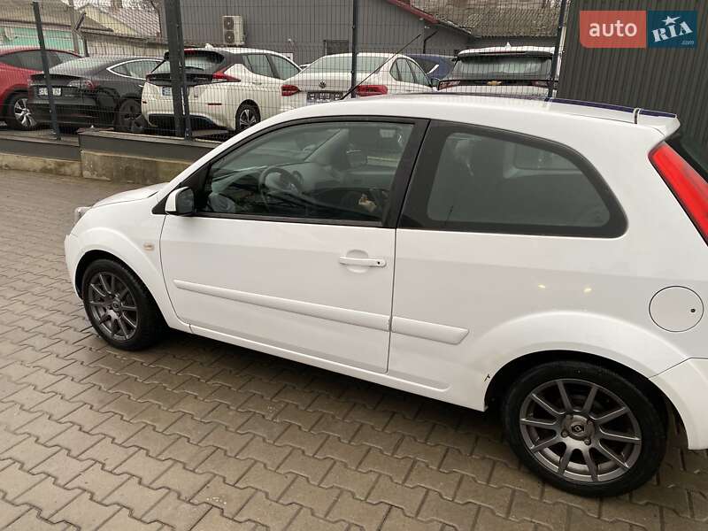 Хэтчбек Ford Fiesta 2007 в Черновцах