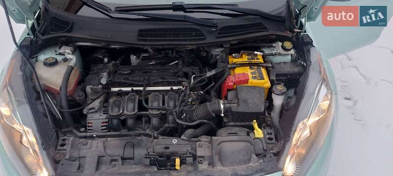 Хэтчбек Ford Fiesta 2016 в Киеве