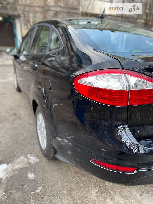 Седан Ford Fiesta 2018 в Днепре