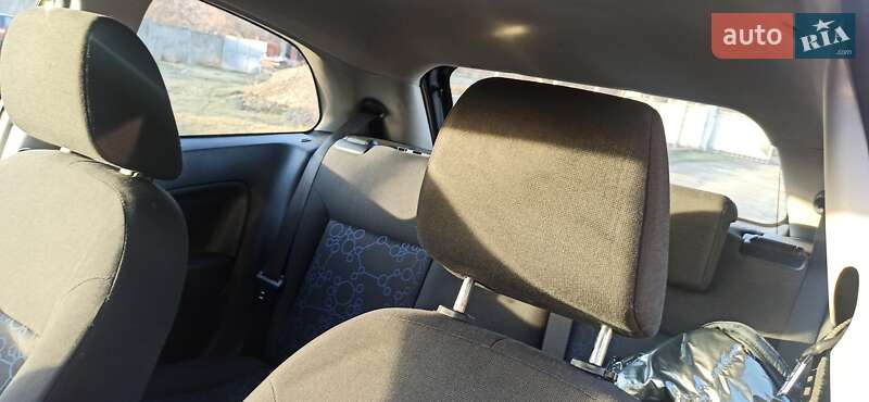Хэтчбек Ford Fiesta 2006 в Ровно