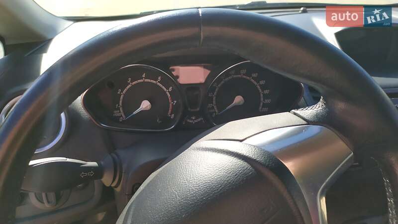 Хэтчбек Ford Fiesta 2015 в Кременчуге