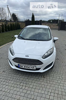 Седан Ford Fiesta 2015 в 