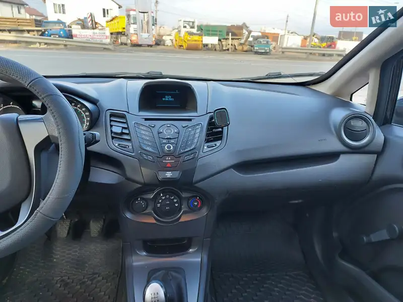 Седан Ford Fiesta 2017 в 