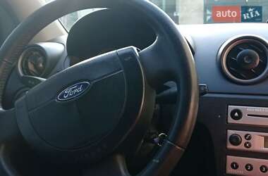 Хэтчбек Ford Fiesta 2003 в Одессе