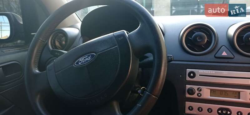 Хэтчбек Ford Fiesta 2003 в Одессе