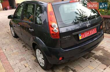 Хэтчбек Ford Fiesta 2006 в Дубно