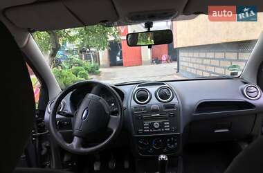 Хэтчбек Ford Fiesta 2006 в Дубно