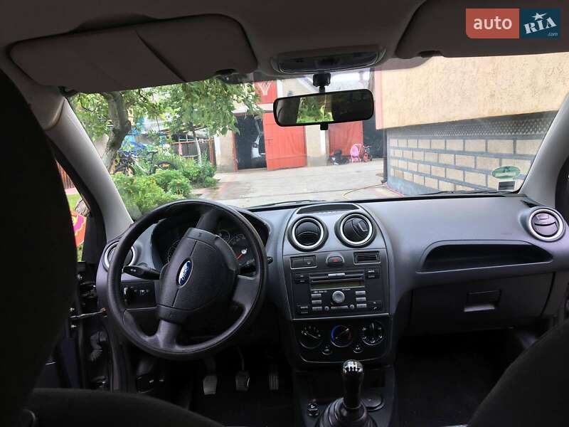 Хэтчбек Ford Fiesta 2006 в Дубно