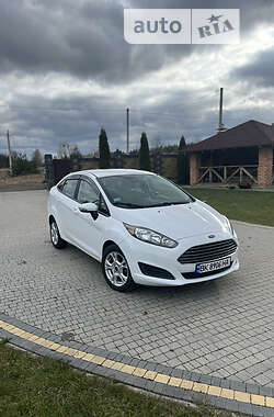 Седан Ford Fiesta 2015 в 