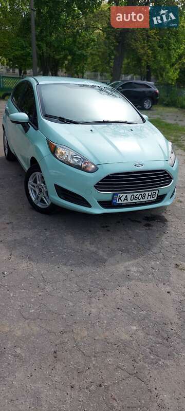 Хэтчбек Ford Fiesta 2016 в Киеве